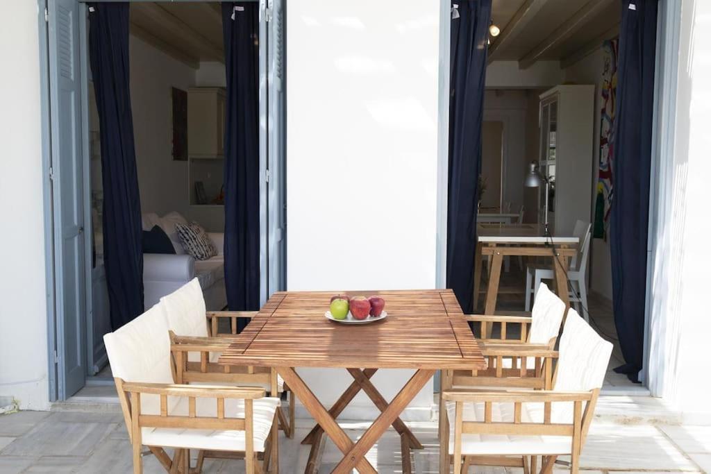 Beachfront 2Br Apartment - Free Parking Livadi  Exterior photo